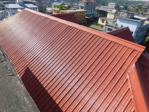 brick-red-metal-roof-DynaRoof